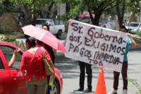 Miércoles 23 de agosto del 2017. Tuxtla Gutiérrez. Los maestros interinos exigen el pago de 8 meses de trabajo en las cercaní­as del estadio Zoque donde se encontraba un retén para el operativo de autoridades de tránsito para el retiro de placas de ci