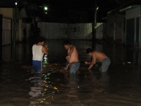 Sábado 27 de agosto. Las intensas lluvias de las últimas horas han ocasionado inundaciones y encharcamientos en varias avenidas y colonias de la ciudad siendo el rio Potinaspak y Sabinal los que afectaron el norte oriente de Tuxtla.