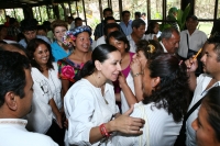 Foto/Noé García. Martes 3 de abril del 2012. La Nena con mujeres emprendedoras en Coita.