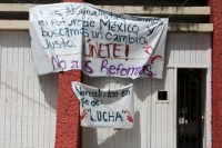 Sábado 21 de septiembre del 2013. Tuxtla Gutiérrez.  Letreros de adhesión al movimiento en contra de la reforma educativa aparecen en varias escuelas de la capital de de Chiapas.