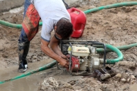 Lunes 22 de agosto, 2011, Los Trabajadores de las obras del primer cuadro no cuentan con herramientas.