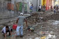 Lunes 22 de agosto, 2011, Los Trabajadores de las obras del primer cuadro no cuentan con herramientas.