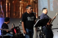 Viernes 18 de agosto del 2017. Tuxtla Gutiérrez. El legendario grupo de rock chiapaneco Octopuss al final de su presentación en el aniversario del Museo Café.