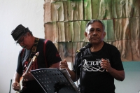 Viernes 18 de agosto del 2017. Tuxtla Gutiérrez. El legendario grupo de rock chiapaneco Octopuss al final de su presentación en el aniversario del Museo Café.