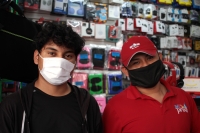 Lunes 30 de marzo del 2020. Tuxtla Gutiérrez. Poco a poco los comerciantes del centro van adecuando sus horarios y servicios durante esta contingencia del Covid-19