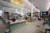Miércoles 26 de julio del 2017. Tuxtla Gutiérrez. Oficios perdidos en los mercados. Los locales del mercado 20 de noviembre se mantienen cerrados salvo por algún puesto de flores y las típicas pozolerias que sobreviven en pleno centro de la ciudad.