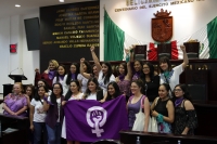Domingo 3 de marzo del 2019. Tuxtla Gutiérrez. Grupos de mujeres feministas en la sesión extraordinaria del congreso de Chiapas, donde se aprueba por unanimidad los temas referentes a la Guardia Nacional y la penalización de los delitos sexuales-digitales