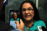 Martes 15 de noviembre del 2016. Tuxtla Gutiérrez. La maestra Olvera en entrevista en el Congreso local.  Lente Industar 50/2 sobre EOS, iso 250, vel. 1/250, f3.5