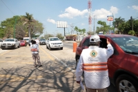 Lunes 23 de marzo del 2020. Tuxtla Gutiérrez. En el crucero La Pochota se encuentra instalado el operativo de prevención para evitar contagios de Coronavirus donde se brinda información de cómo identificar situaciones de contagio