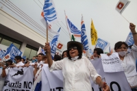 Viernes 24 de julio del 2015. Tuxtla Gutiérrez. Francisco Rojas Toledo, aspirante al ayuntamiento de la Capital del estado de Chiapas por el partido Acción Nacional durante la manifestación de esta tarde acompañado de perredistas y militantes de MORENA de