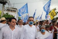 Viernes 24 de julio del 2015. Tuxtla Gutiérrez. Francisco Rojas Toledo, aspirante al ayuntamiento de la Capital del estado de Chiapas por el partido Acción Nacional durante la manifestación de esta tarde acompañado de perredistas y militantes de MORENA de