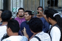 Viernes 8 de febrero del 2019. Tuxtla Gutiérrez. Exigiendo; los grupos de maestros exigen en las puertas del Congreso de Chiapas que las autoridades intervengan para que se les realice el pago de años de trabajo