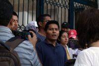 Viernes 8 de febrero del 2019. Tuxtla Gutiérrez. Exigiendo; los grupos de maestros exigen en las puertas del Congreso de Chiapas que las autoridades intervengan para que se les realice el pago de años de trabajo