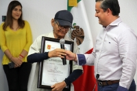 Miércoles 19 de septiembre del 2018. Tuxtla Gutiérrez. Florencio Villalobos El Pajarito, recibe el reconocimiento a su trayectoria como fotógrafo, este medio dí­a en el ayuntamiento de Tuxtla