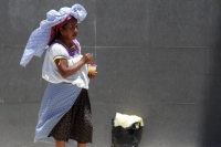 Sábado 13 de abril del 2019. Tuxtla Gutiérrez. Vendedoras indígenas de palma en el atrio de San Marcos