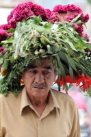 Lunes 31 de octubre. Los mercados y panteones se llenan de colores y de tradición.