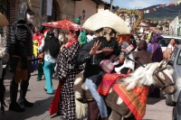 Jueves 22 de septiembre del 2016. San Cristóbal de las Casas. Los pintorescos personajes que en procesión acompañan a la virgen de la Merced por las calles durante el anuncio de las fiestas patronales llenado de colorido esta colonial ciudad del sureste Jueves 22 de septiembre del 2016. San Cristóbal de las Casas. Los pintorescos personajes que en procesión acompañan a la virgen de la Merced por las calles durante el anuncio de las fiestas patronales llenado de colorido esta colonial ciudad del sureste