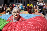 Jueves 22 de septiembre del 2016. San Cristóbal de las Casas. Los pintorescos personajes que en procesión acompañan a la virgen de la Merced por las calles durante el anuncio de las fiestas patronales llenado de colorido esta colonial ciudad del sureste Jueves 22 de septiembre del 2016. San Cristóbal de las Casas. Los pintorescos personajes que en procesión acompañan a la virgen de la Merced por las calles durante el anuncio de las fiestas patronales llenado de colorido esta colonial ciudad del sureste