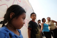 Viernes 10 de mayo del 2013. Venustiano Carranza. Aleyda Paola García Consuegra y su familia, militantes de la OCEZ Chiapas, permanece desplazada en el albergue de la clínica del IMSS después de los hechos violentos donde se enfrentaran grupos antagónicos