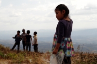 Viernes 23 de noviembre del 2018. Los niños desplazados de Chiapas durante la caravana ««Pies Cansados»» en el tramo carretero entre San Cristóbal de las Casas y Tuxtla Gutiérrrez