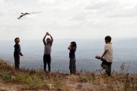 Viernes 23 de noviembre del 2018. Los niños desplazados de Chiapas durante la caravana ««Pies Cansados»» en el tramo carretero entre San Cristóbal de las Casas y Tuxtla Gutiérrrez