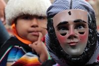 Jueves 4 de enero del 2018. Chiapa de Corzo. La Misa del Niño Parachico.  Rubisel Gómez Nigenda, El Patrón de los Parachicos acompaña esta mañana a los niños de esta comunidad quienes vestidos con los trajes tradicionales recorren las calles para re
