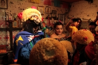 Jueves 4 de enero del 2018. Chiapa de Corzo. La Misa del Niño Parachico.  Rubisel Gómez Nigenda, El Patrón de los Parachicos acompaña esta mañana a los niños de esta comunidad quienes vestidos con los trajes tradicionales recorren las calles para re