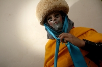Jueves 15 de enero del 2015. Chiapa de Corzo. La Danza de los Parachicos. Los grupos de danzantes visten una máscara de madera, zarape, chin-chin y chalinas adornadas de motivos religiosos o florales y recorren las iglesias, ermitas y calles donde los sa Jueves 15 de enero del 2015. Chiapa de Corzo. La Danza de los Parachicos. Los grupos de danzantes visten una máscara de madera, zarape, chin-chin y chalinas adornadas de motivos religiosos o florales y recorren las iglesias, ermitas y calles donde los sa