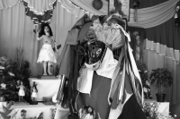 Jueves 18 de enero del 2018. Suchiapa. La danza del Parachico y el Torito. Durante la frenética danza surimba convive el Parachico y el Torito en la representación de una faena de brincos y gritos durante las celebraciones de la Fiesta de San Sebastián