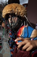 Lunes 26 de diciembre. Parachicos en el Cerrito de Tuxtla. Tuxtla Gutiérrez, Chiapas. Danzantes bailan y cantan durante las celebraciones de la fiesta del Cerrito en donde la comunidad Zoque de la capital del estado de Chiapas se reúnen durante la última 