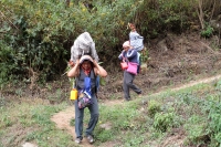 Martes 19 de diciembre del 2017. Zinacatan, Chiapas. Los Floreros continúan con el recorrido de recolección de la Flor de Niluyarilo en las comunidades de la región de Los Altos de Chiapas continuando con el regreso hacia Chiapa de Corzo y Villa de íc