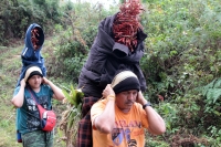 Martes 19 de diciembre del 2017. Zinacatan, Chiapas. Los Floreros continúan con el recorrido de recolección de la Flor de Niluyarilo en las comunidades de la región de Los Altos de Chiapas continuando con el regreso hacia Chiapa de Corzo y Villa de íc