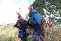 Martes 19 de diciembre del 2017. Zinacatan, Chiapas. Los Floreros continúan con el recorrido de recolección de la Flor de Niluyarilo en las comunidades de la región de Los Altos de Chiapas continuando con el regreso hacia Chiapa de Corzo y Villa de íc