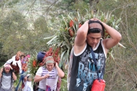 Martes 19 de diciembre del 2017. Zinacatan, Chiapas. Los Floreros continúan con el recorrido de recolección de la Flor de Niluyarilo en las comunidades de la región de Los Altos de Chiapas continuando con el regreso hacia Chiapa de Corzo y Villa de íc