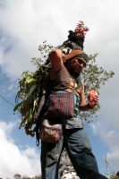 Martes 19 de diciembre del 2017. Zinacatan, Chiapas. Los Floreros continúan con el recorrido de recolección de la Flor de Niluyarilo en las comunidades de la región de Los Altos de Chiapas continuando con el regreso hacia Chiapa de Corzo y Villa de íc