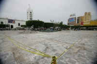 Viernes 1 de julio. Aspecto de los trabajos del parque central donde los trabajadores iniciaron a levantar los mosaicos dejando por días los escombros en el lugar dejando tirada la obra.