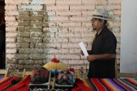 Viernes 4 de agosto del 2017. Chiapa de Corzo. Guadalupe Rubisel Gómez Nigenda, quien es el Patrón de los Parachicos en conferencia de prensa hace un severo llamado a la defensa de la corrupción de la imagen del Parachico y defender el uso respetuoso de l