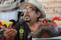 Viernes 4 de agosto del 2017. Chiapa de Corzo. Guadalupe Rubisel Gómez Nigenda, quien es el Patrón de los Parachicos en conferencia de prensa hace un severo llamado a la defensa de la corrupción de la imagen del Parachico y defender el uso respetuoso de l