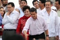 Jueves 10 de noviembre. Peña Nieto acompaña al Huero Velazco