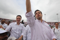Jueves 10 de noviembre. Peña Nieto acompaña al Huero Velazco