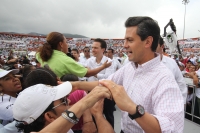 Jueves 10 de noviembre. Peña Nieto acompaña al Huero Velazco