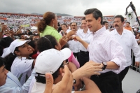 Jueves 10 de noviembre. Peña Nieto acompaña al Huero Velazco