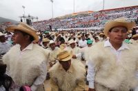 Jueves 10 de noviembre. Peña Nieto acompaña al Huero Velazco