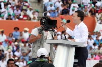 Jueves 10 de noviembre. Peña Nieto acompaña al Huero Velazco