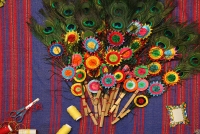 Miércoles 15 de febrero del 2017. El penacho de la danza de la pluma de guacamaya. La elaboración del atuendo de los danzantes de la danza de la pluma de guacamaya o carnaval es elaborado siguiendo la ritualidad que es conservada y transmitida a las nueva