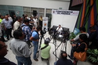 Martes 15 de noviembre del 2016. Tuxtla Gutiérrez. Carlos Penagos en la conferencia antes de la sesión del Congreso local.