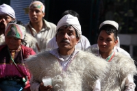 9 de diciembre del 2013. Tuxtla Gutiérrez. Peregrinos de los diferentes parajes y comunidades de San Juan Chamula recorren las iglesias y ermitas de la Virgen de Guadalupe ubicadas en el sureste de México, esto a pesar de los más de 34 grados que se regis