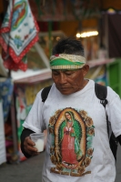 Domingo 10 de diciembre del 2017. Tuxtla Gutiérrez. Los peregrinos de las comunidades indí­genas se preparan para pernoctar para continuar el recorrido a las diferentes iglesias y ermitas de la Virgen de Guadalup