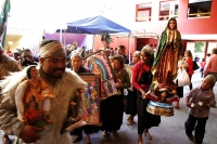 Sábado 9 de diciembre del 2017. Tuxtla Gutiérrez. Indí­genas de San Juan Chamula regresan después de visitar la Virgen de Juquila y agradecen en la iglesia de Guadalupe antes de continuar hacia las comunidades de Los Altos de Chiapas.