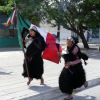 Sábado 9 de diciembre del 2017. Tuxtla Gutiérrez. Indí­genas de San Juan Chamula regresan después de visitar la Virgen de Juquila y agradecen en la iglesia de Guadalupe antes de continuar hacia las comunidades de Los Altos de Chiapas.